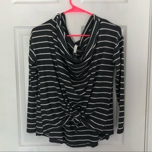 Pinkblush tie front top size medium